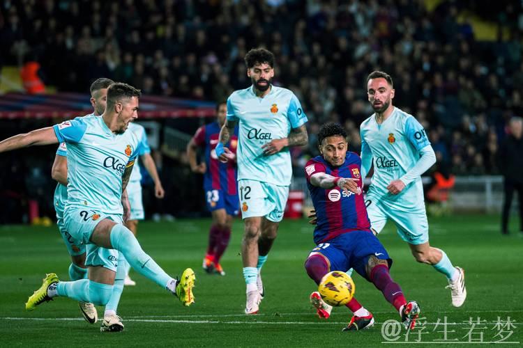 曼城绝杀维拉重回前三,巴萨轰40脚小胜,巴黎平局止步 曼城绝杀维拉重回前三,巴萨轰40脚小胜,巴黎平局止步